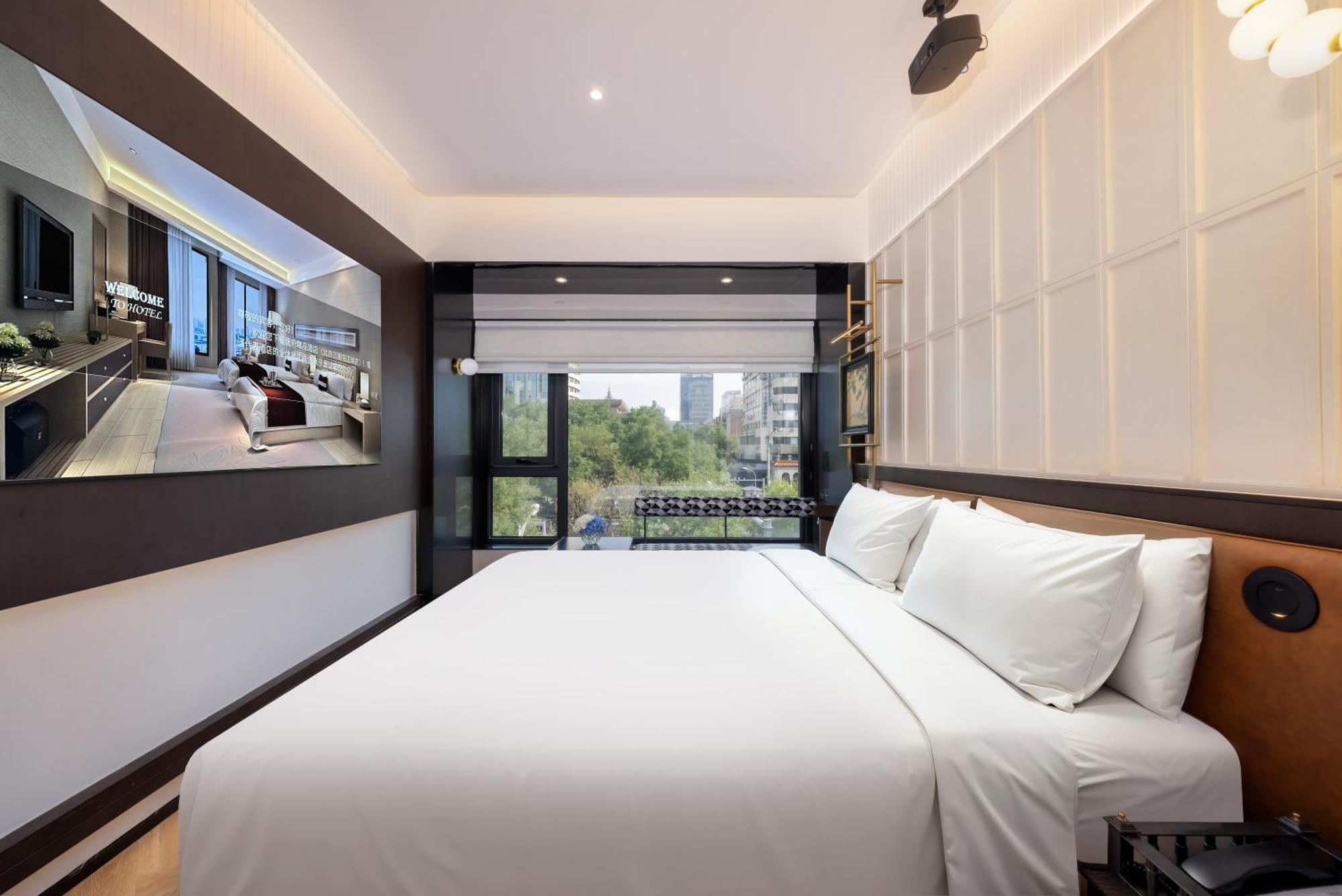 Tangfu Sanlitun Boutique Hotel---breakfast, Restaurant And Bar, Close To Tian'anmen Square Forbidden Temple Of Heaven, Laundry, Gym, Robot, Ticket Service, Located In Center Metro Line 2, One Station To Airport Express Beijing
