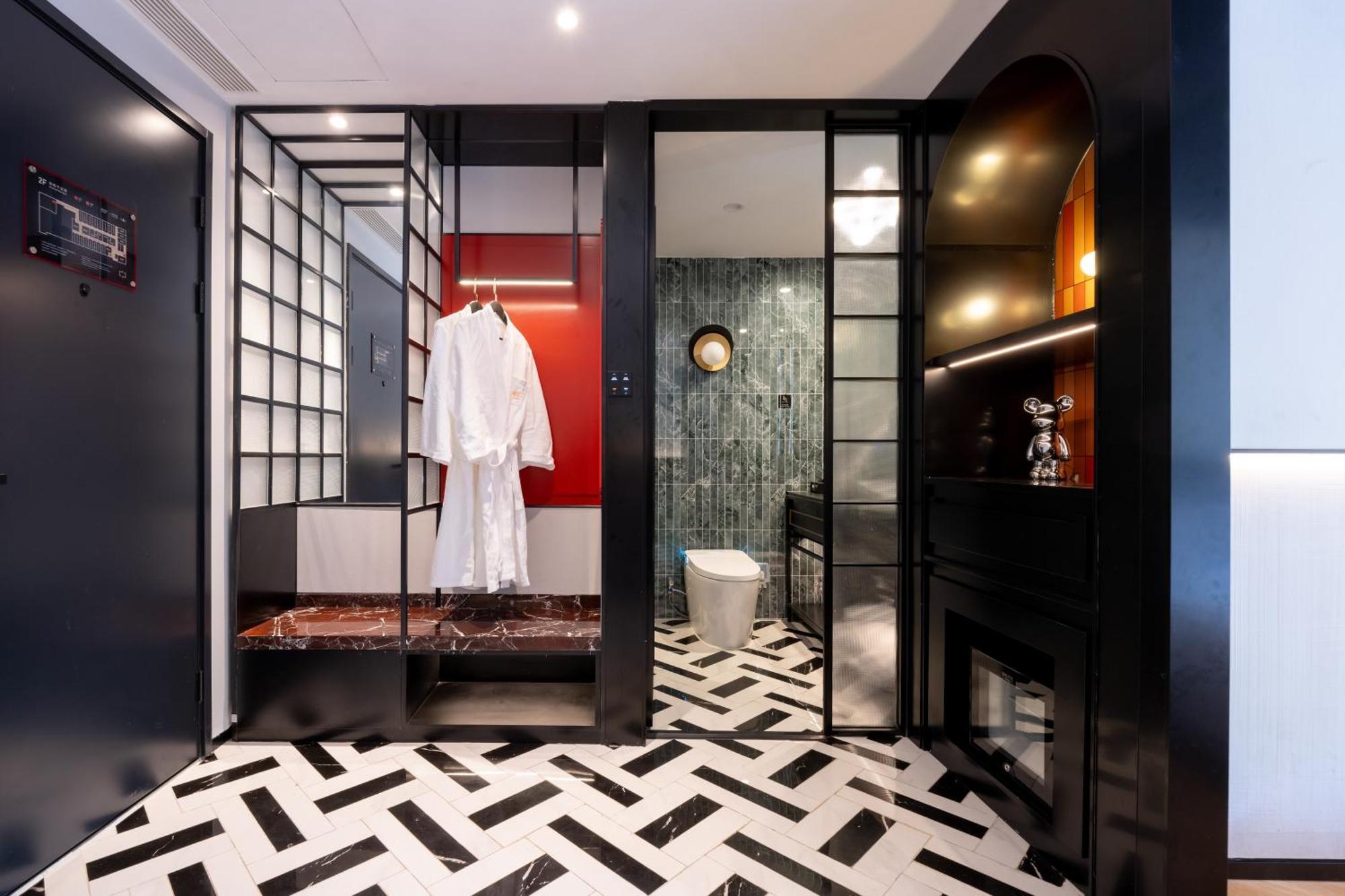 Tangfu Sanlitun Boutique Hotel---breakfast, Restaurant And Bar, Close To Tian'anmen Square Forbidden Temple Of Heaven, Laundry, Gym, Robot, Ticket Service, Located In Center Metro Line 2, One Station To Airport Express Hotel