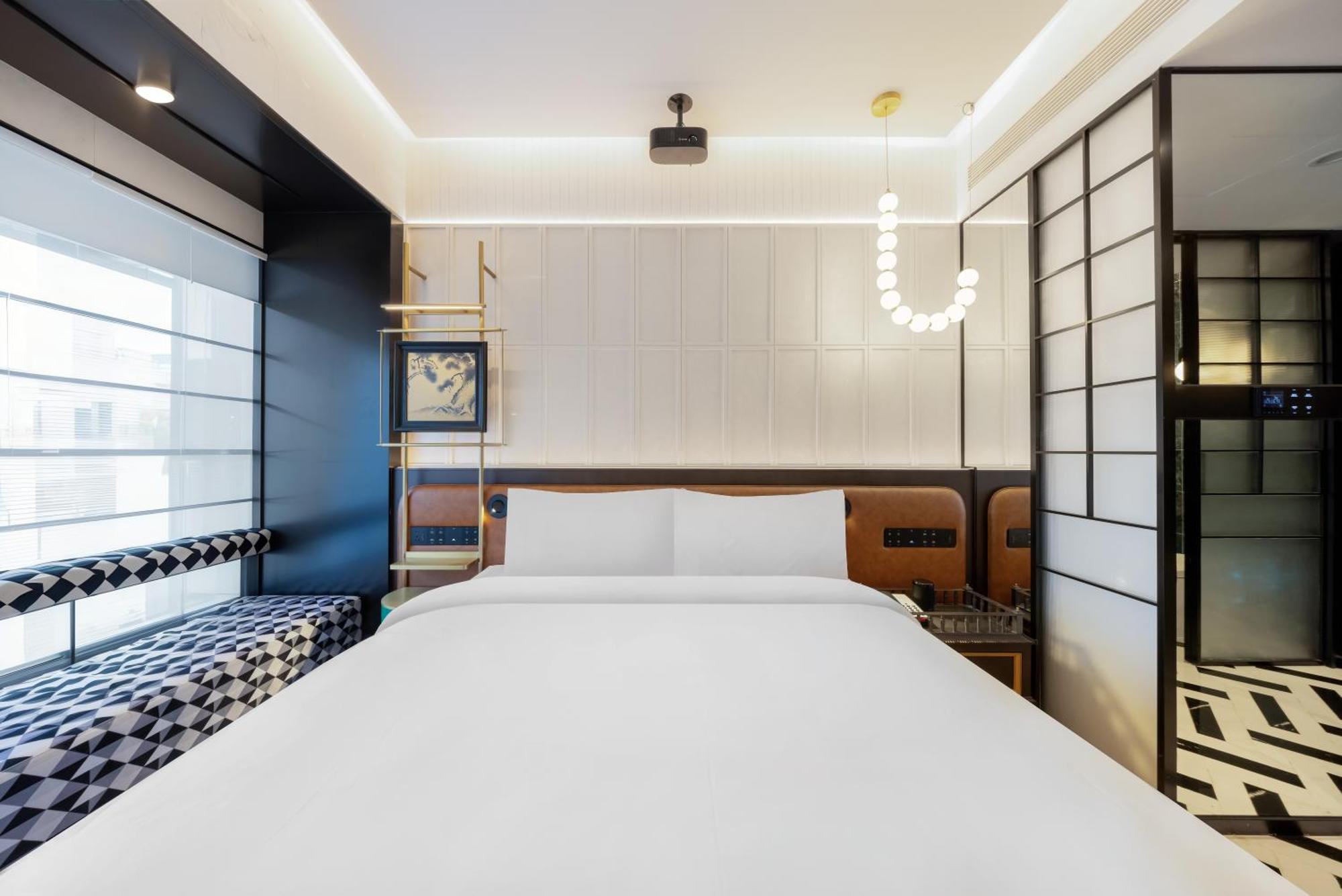 Tangfu Sanlitun Boutique Hotel---breakfast, Restaurant And Bar, Close To Tian'anmen Square Forbidden Temple Of Heaven, Laundry, Gym, Robot, Ticket Service, Located In Center Metro Line 2, One Station To Airport Express Hotel Beijing