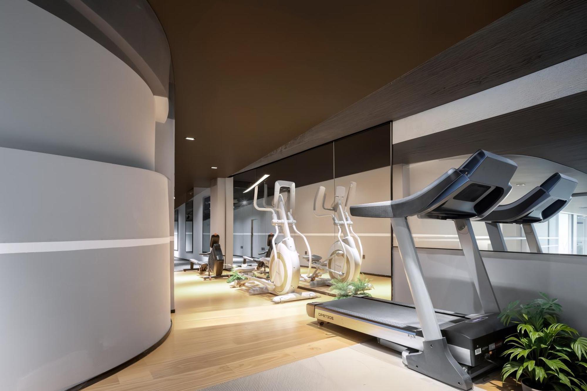 Tangfu Sanlitun Boutique Hotel---breakfast, Restaurant And Bar, Close To Tian'anmen Square Forbidden Temple Of Heaven, Laundry, Gym, Robot, Ticket Service, Located In Center Metro Line 2, One Station To Airport Express 4*