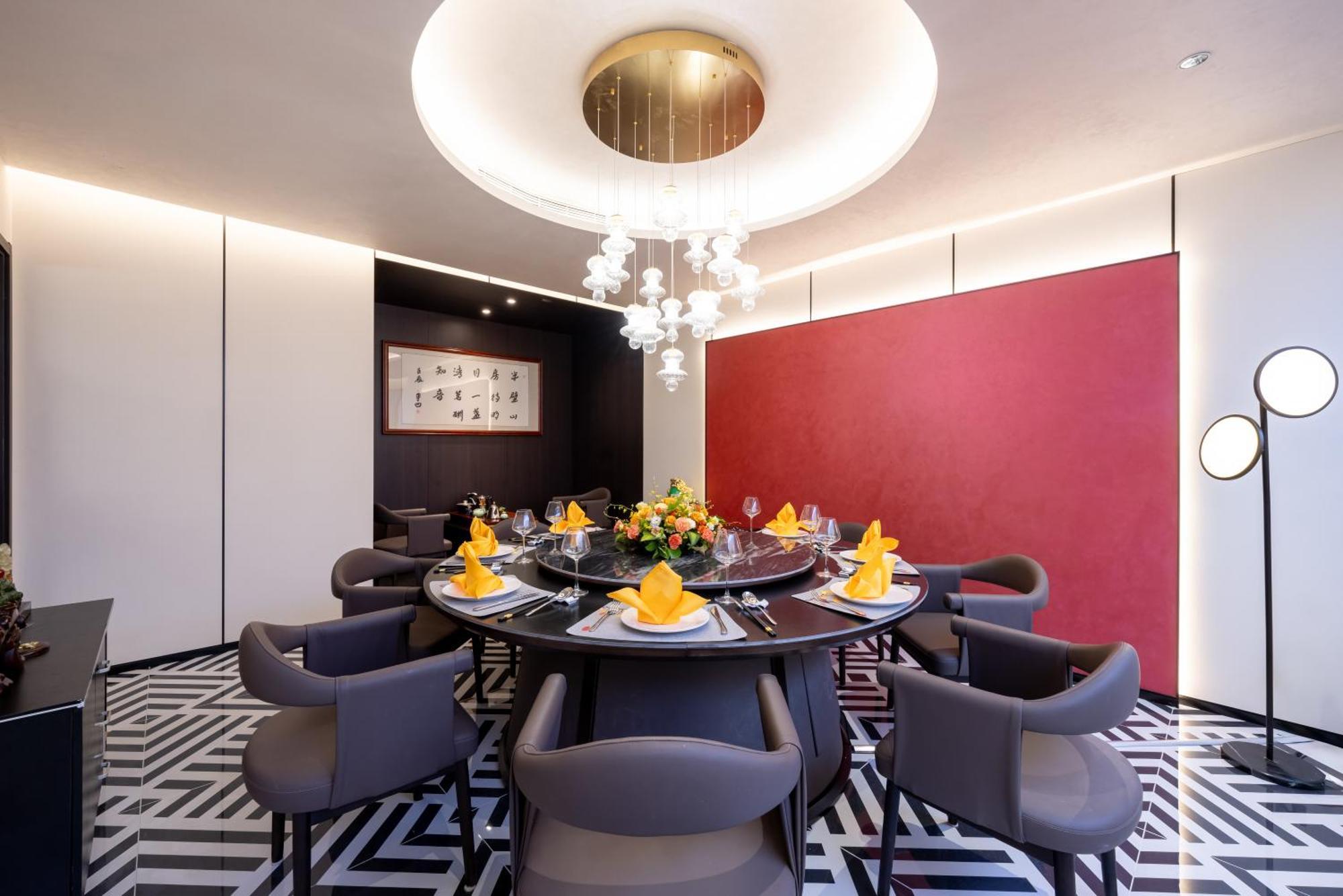 Tangfu Sanlitun Boutique Hotel---breakfast, Restaurant And Bar, Close To Tian'anmen Square Forbidden Temple Of Heaven, Laundry, Gym, Robot, Ticket Service, Located In Center Metro Line 2, One Station To Airport Express 4*