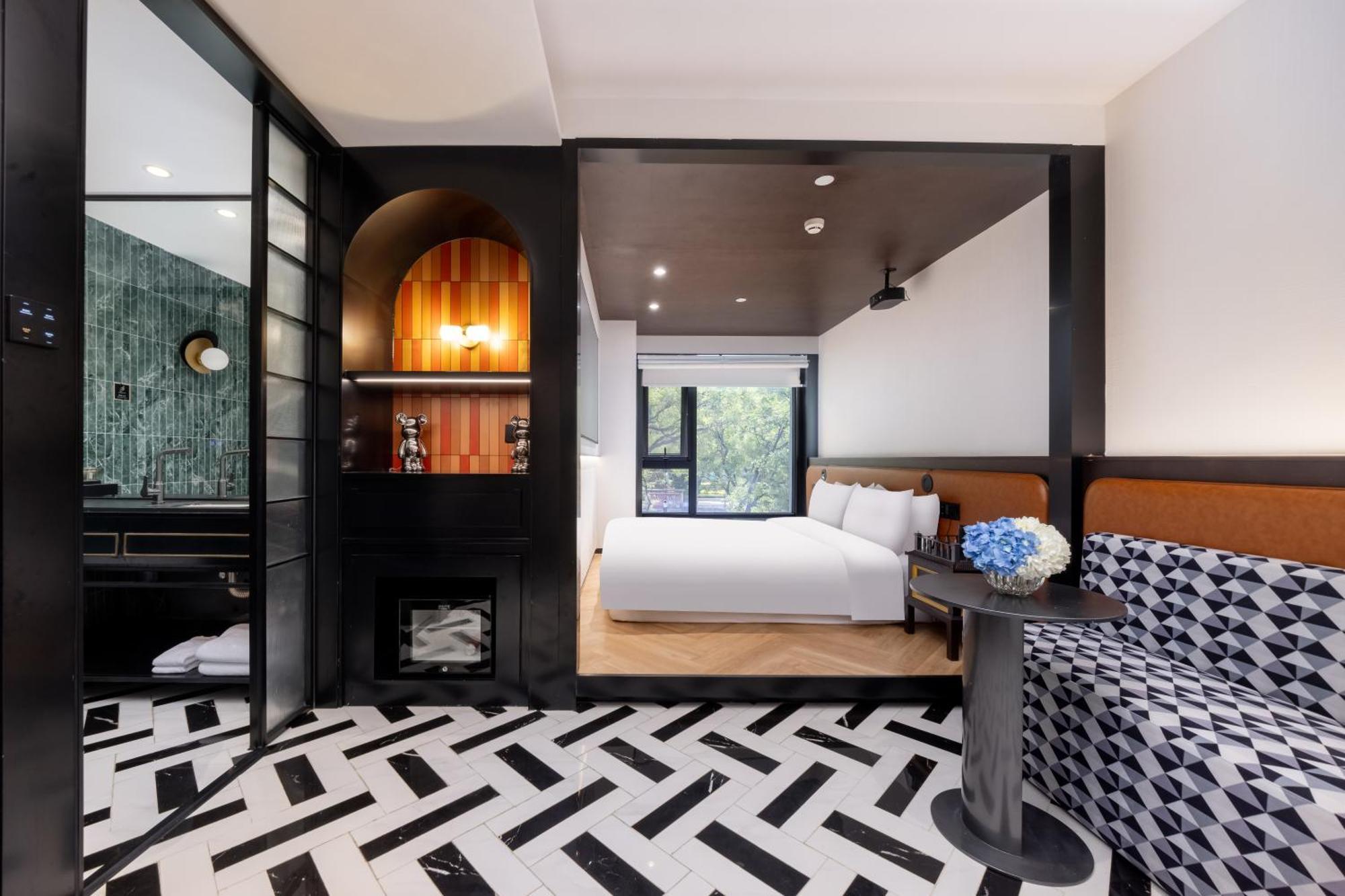 Tangfu Sanlitun Boutique Hotel---breakfast, Restaurant And Bar, Close To Tian'anmen Square Forbidden Temple Of Heaven, Laundry, Gym, Robot, Ticket Service, Located In Center Metro Line 2, One Station To Airport Express