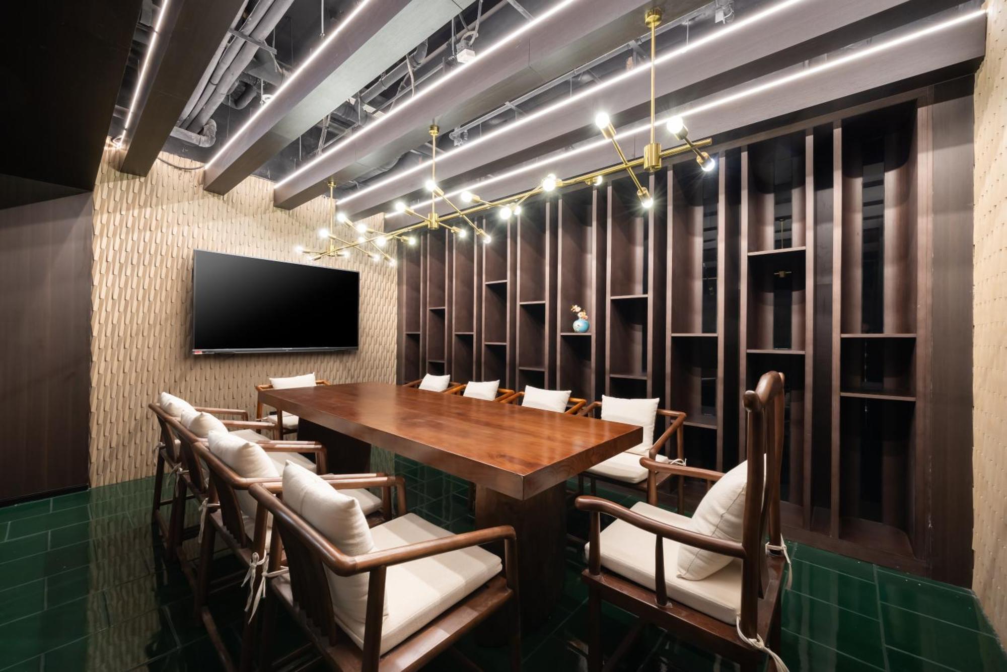 Hotel Tangfu Sanlitun Boutique Hotel---breakfast, Restaurant And Bar, Close To Tian'anmen Square Forbidden Temple Of Heaven, Laundry, Gym, Robot, Ticket Service, Located In Center Metro Line 2, One Station To Airport Express Beijing
