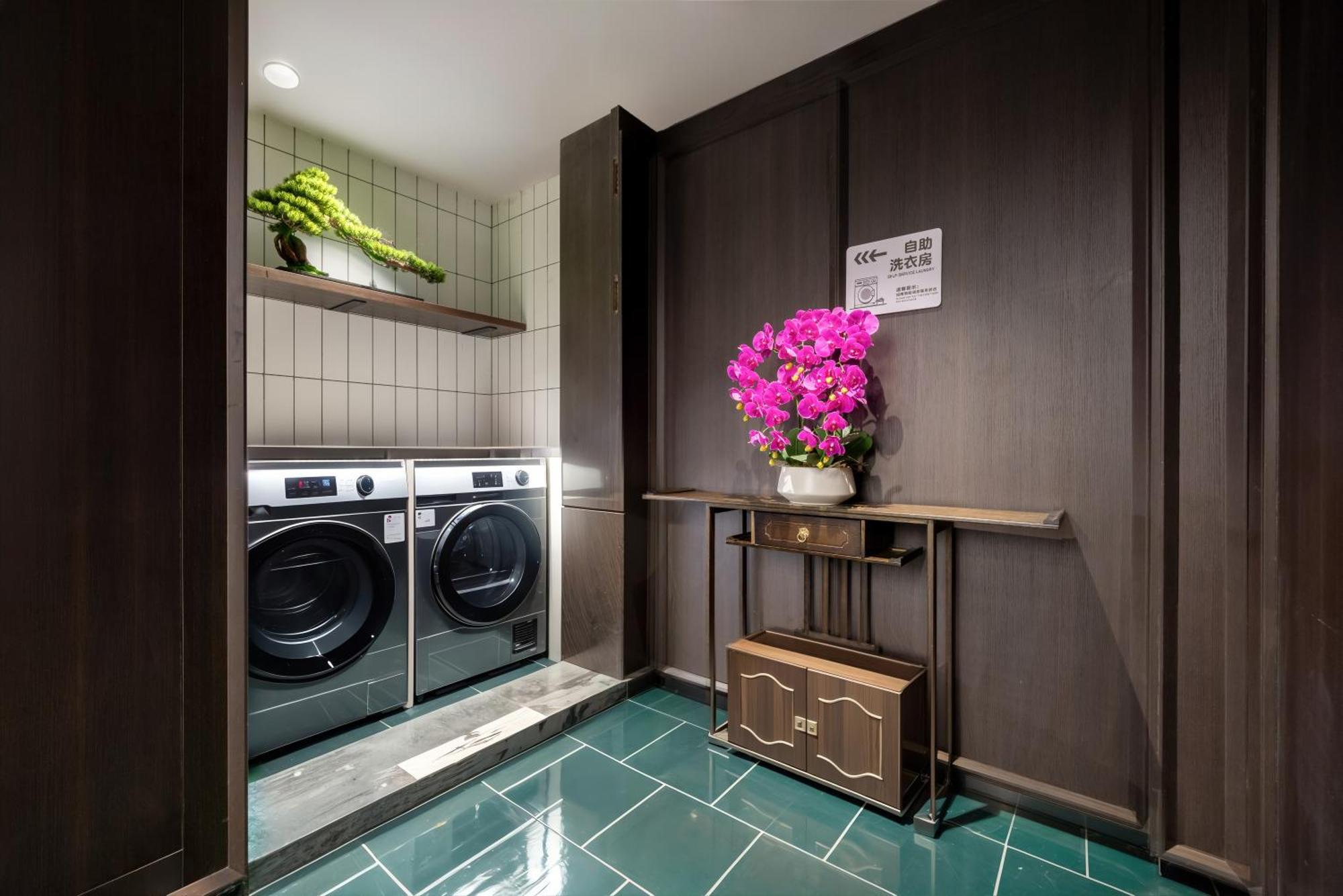 Tangfu Sanlitun Boutique Hotel---breakfast, Restaurant And Bar, Close To Tian'anmen Square Forbidden Temple Of Heaven, Laundry, Gym, Robot, Ticket Service, Located In Center Metro Line 2, One Station To Airport Express 4*