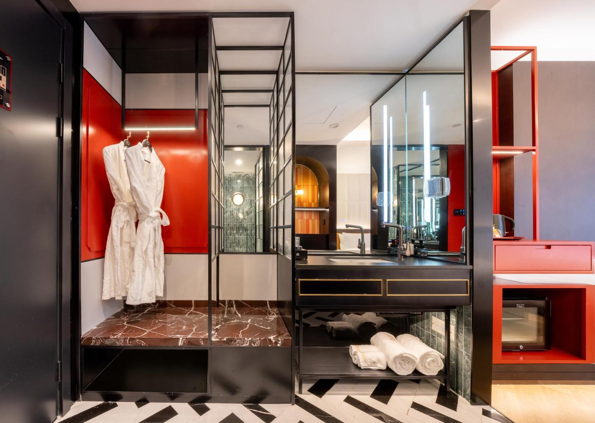 Tangfu Sanlitun Boutique Hotel---breakfast, Restaurant And Bar, Close To Tian'anmen Square Forbidden Temple Of Heaven, Laundry, Gym, Robot, Ticket Service, Located In Center Metro Line 2, One Station To Airport Express 4*