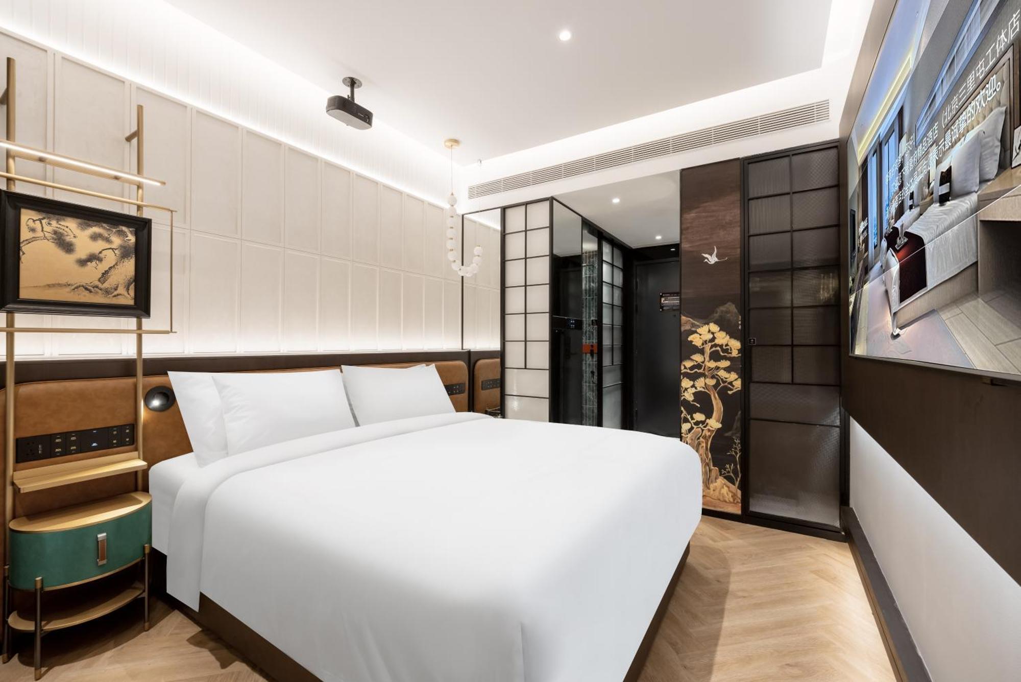 Tangfu Sanlitun Boutique Hotel---breakfast, Restaurant And Bar, Close To Tian'anmen Square Forbidden Temple Of Heaven, Laundry, Gym, Robot, Ticket Service, Located In Center Metro Line 2, One Station To Airport Express Hotel