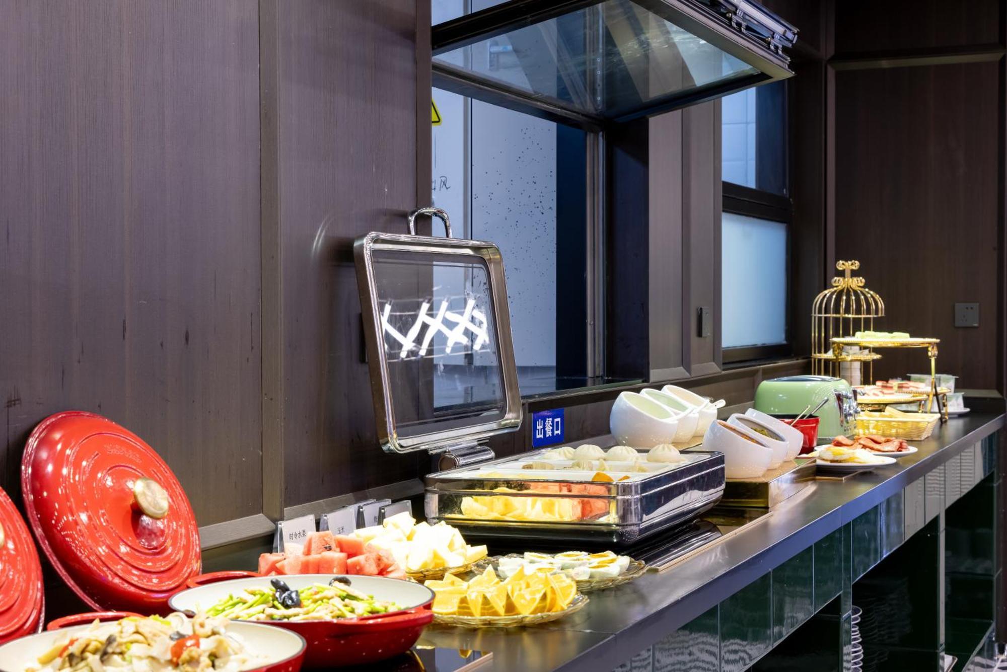 Tangfu Sanlitun Boutique Hotel---breakfast, Restaurant And Bar, Close To Tian'anmen Square Forbidden Temple Of Heaven, Laundry, Gym, Robot, Ticket Service, Located In Center Metro Line 2, One Station To Airport Express Hotel Beijing