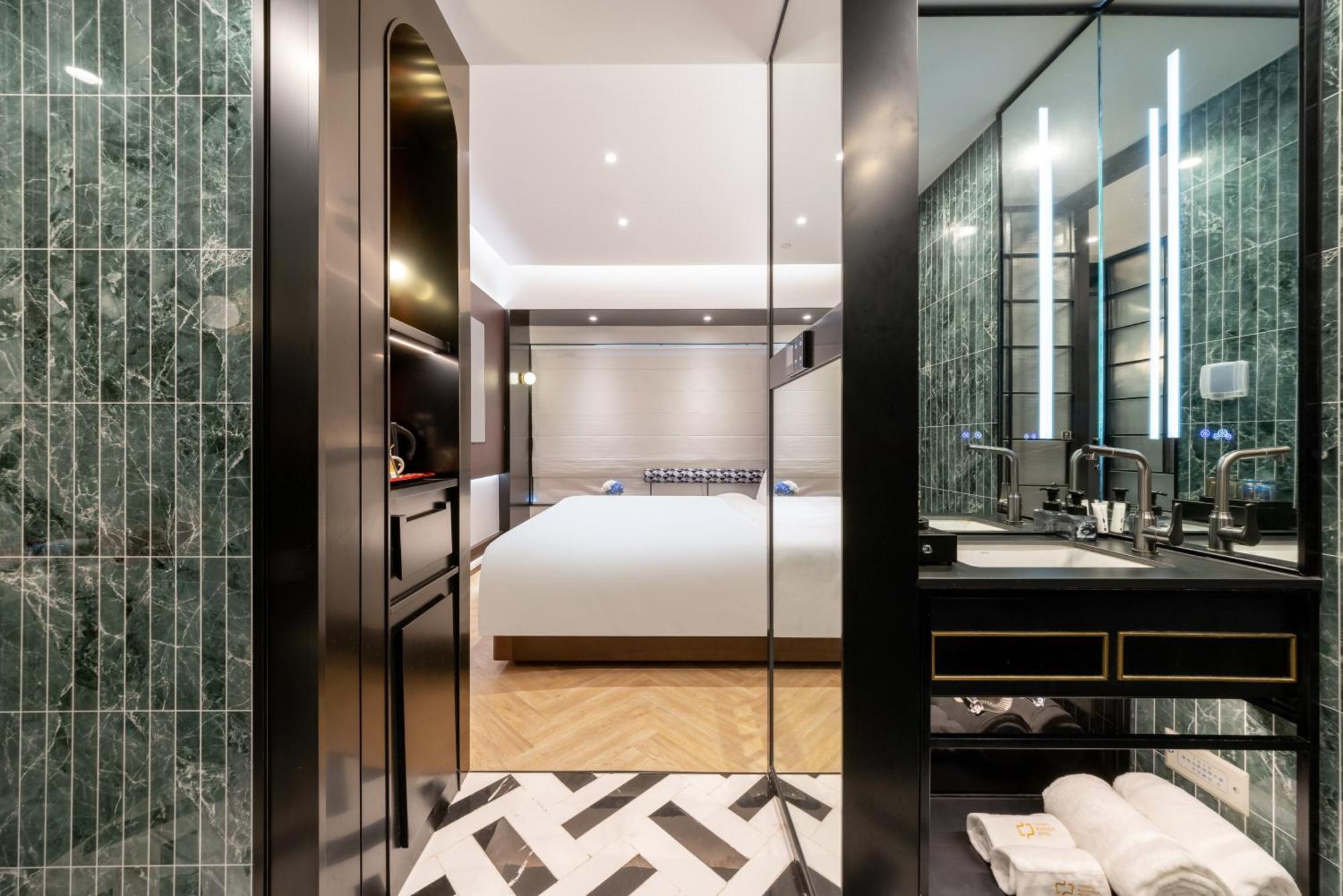 Tangfu Sanlitun Boutique Hotel---breakfast, Restaurant And Bar, Close To Tian'anmen Square Forbidden Temple Of Heaven, Laundry, Gym, Robot, Ticket Service, Located In Center Metro Line 2, One Station To Airport Express 4* Beijing