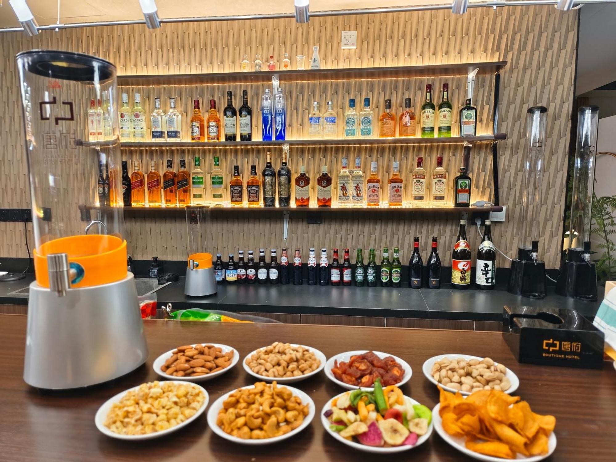 Tangfu Sanlitun Boutique Hotel---breakfast, Restaurant And Bar, Close To Tian'anmen Square Forbidden Temple Of Heaven, Laundry, Gym, Robot, Ticket Service, Located In Center Metro Line 2, One Station To Airport Express 4* Beijing