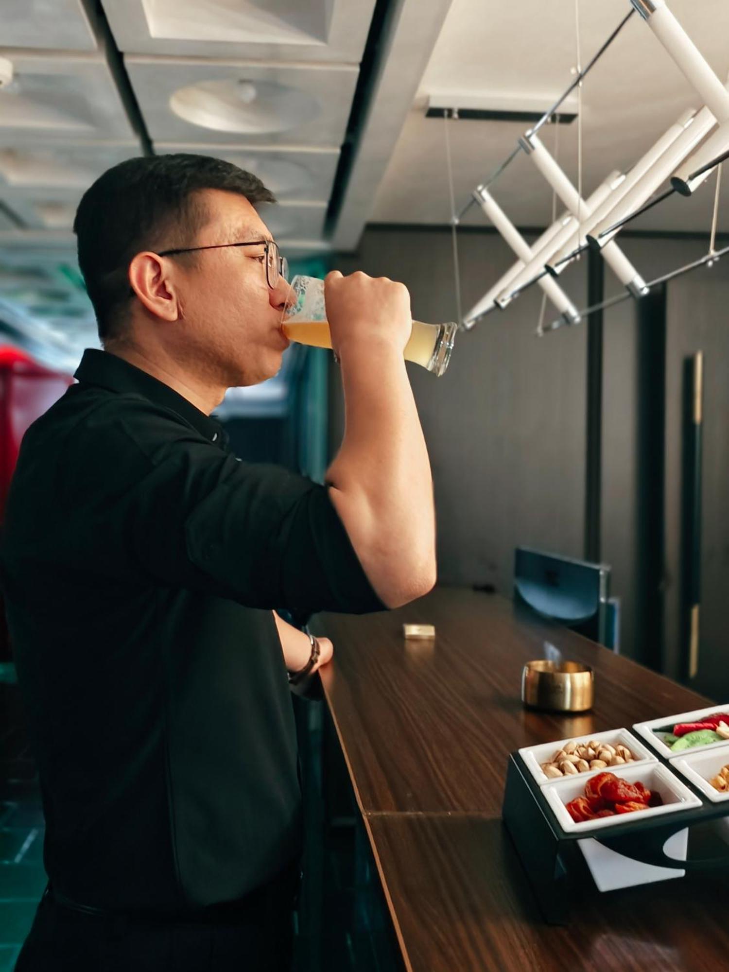 Hotel Tangfu Sanlitun Boutique Hotel---breakfast, Restaurant And Bar, Close To Tian'anmen Square Forbidden Temple Of Heaven, Laundry, Gym, Robot, Ticket Service, Located In Center Metro Line 2, One Station To Airport Express Beijing