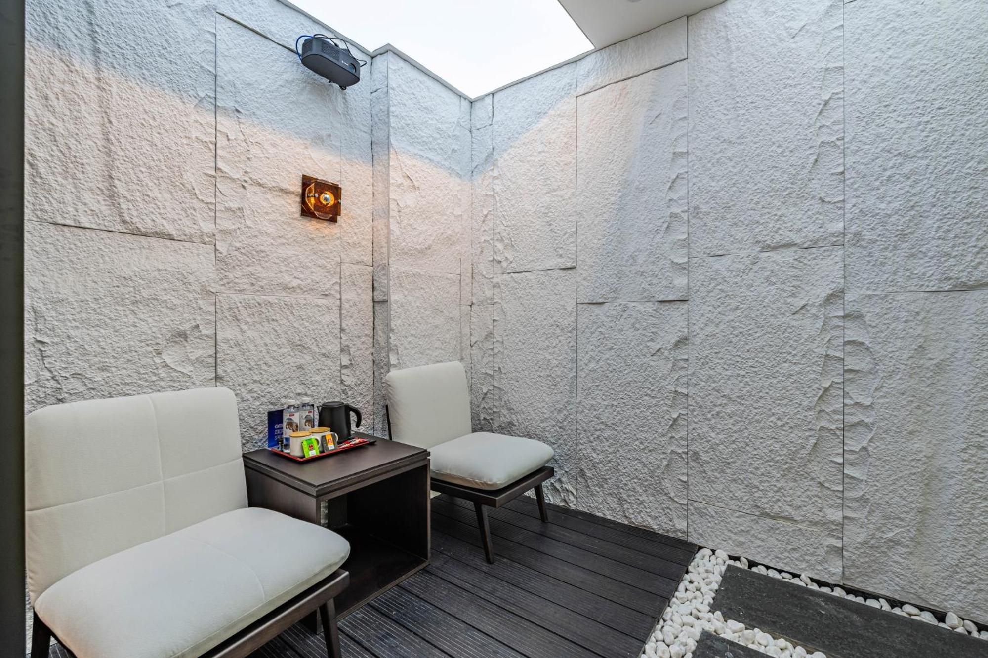 Tangfu Sanlitun Boutique Hotel---breakfast, Restaurant And Bar, Close To Tian'anmen Square Forbidden Temple Of Heaven, Laundry, Gym, Robot, Ticket Service, Located In Center Metro Line 2, One Station To Airport Express Hotel 4*