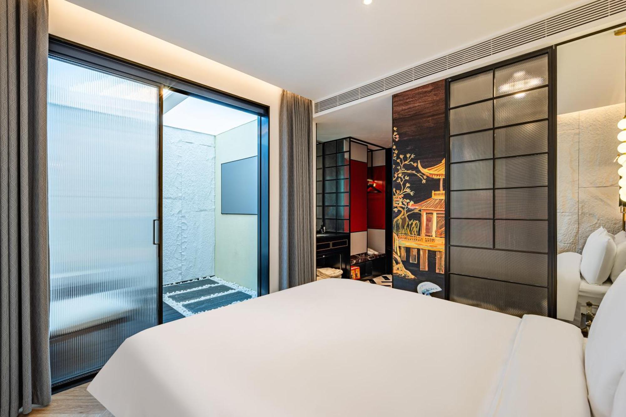 Hotel Tangfu Sanlitun Boutique Hotel---breakfast, Restaurant And Bar, Close To Tian'anmen Square Forbidden Temple Of Heaven, Laundry, Gym, Robot, Ticket Service, Located In Center Metro Line 2, One Station To Airport Express 4*