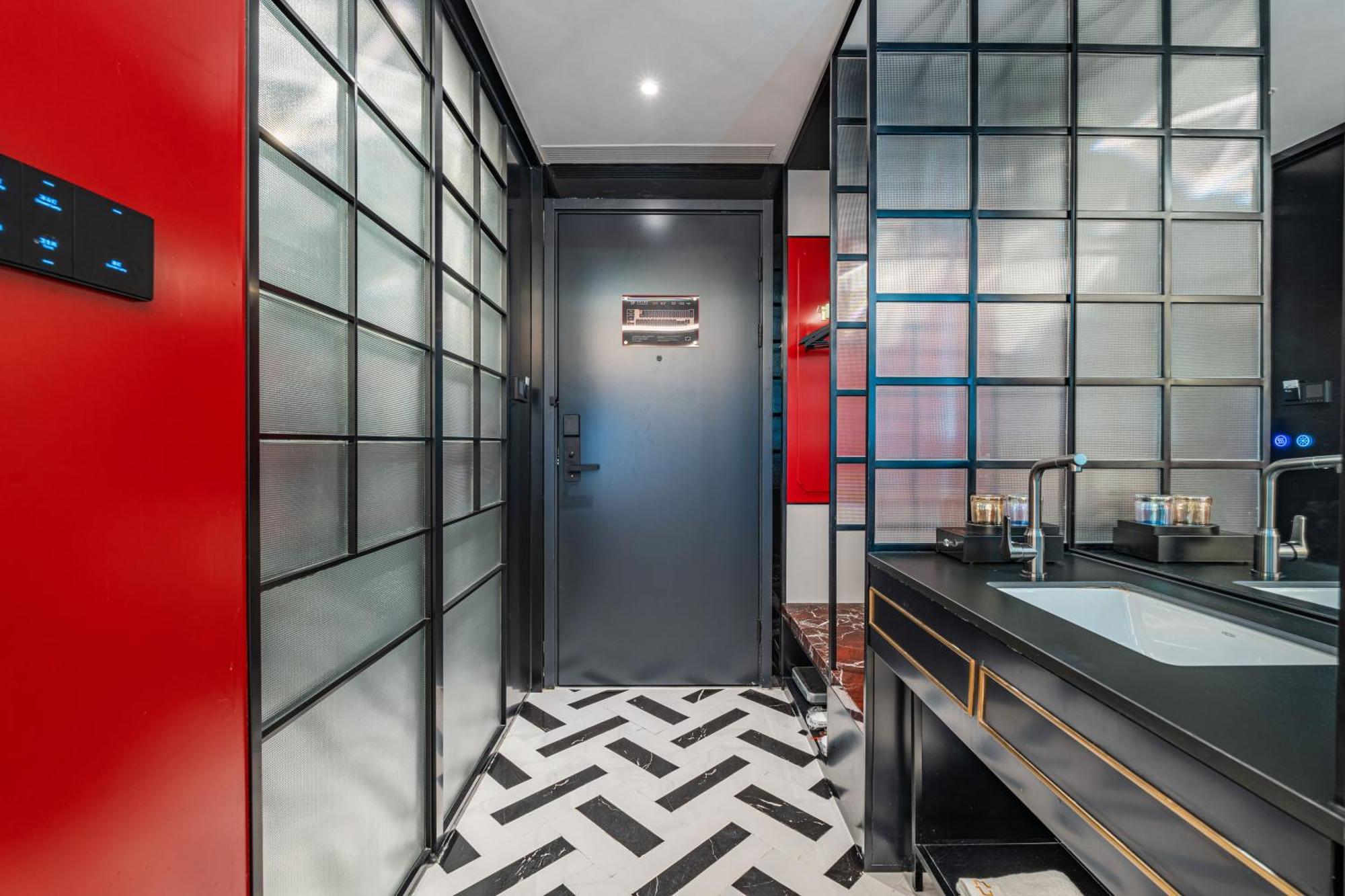Hotel Tangfu Sanlitun Boutique Hotel---breakfast, Restaurant And Bar, Close To Tian'anmen Square Forbidden Temple Of Heaven, Laundry, Gym, Robot, Ticket Service, Located In Center Metro Line 2, One Station To Airport Express 4*